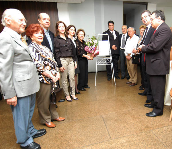 Amagis inaugura foto de desembargador