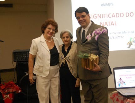 Pensionistas homenageiam presidente da Amagis