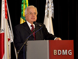 Desembargador Almeida Melo faz palestra no BDMG