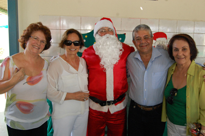 Crianças celebram o Natal no Nutris