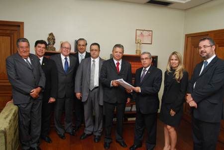 Diretoria da Amagis apresenta propostas ao presidente do TJMG