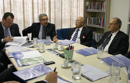 Presidente da Amagis participa de reunião em Brasília