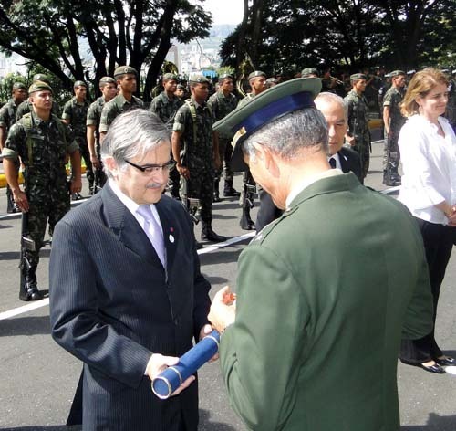 Exército reconhece colaboração de magistrado