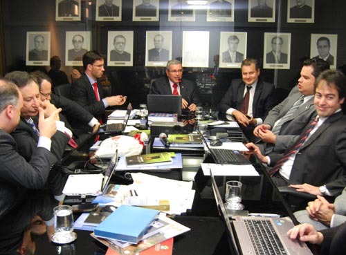 Conselheiros apresentam relatório sobre sistema prisional ao Governo de Minas