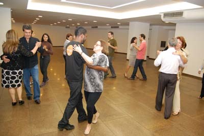 Ritmos da dança de salão embalam a noite na Amagis