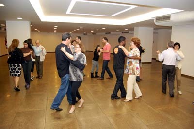 Aulas de dança acontecem todas as terças-feiras