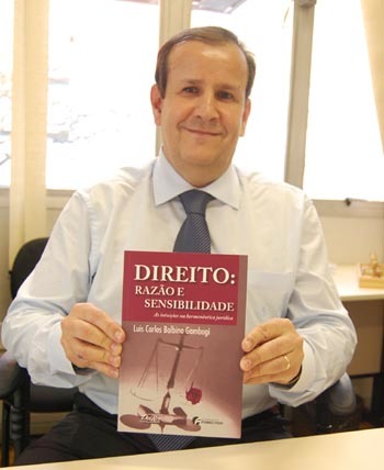 Juiz ganha exemplar do livro ?Direito: Razão e Sensibilidade?