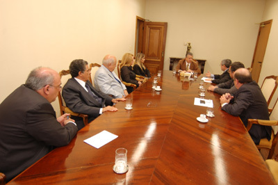 Diretoria da Amagis está reunida com o presidente do TJMG