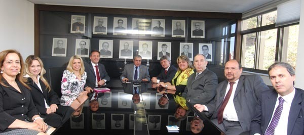 Amagis recebe visita do juiz Roberto Bacellar