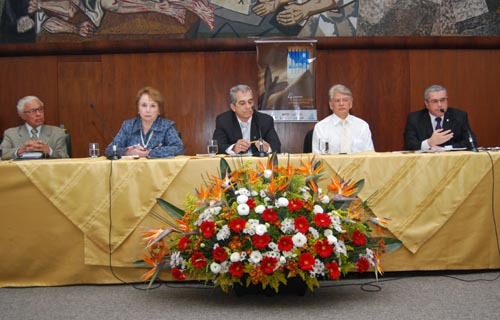 Herbert Carneiro profere palestra e é homenageado por gestão na Amagis