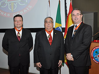 Magistrados recebem medalha do Corpo de Bombeiros