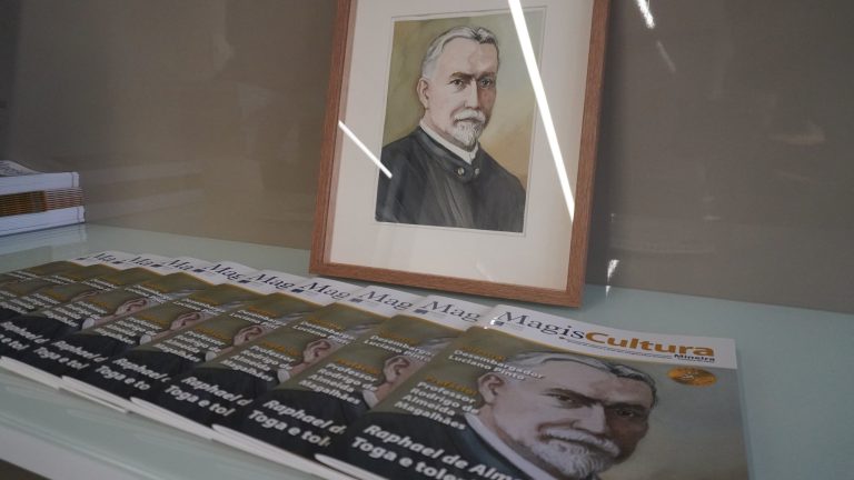 Amagis lança nova edição da Revista MagisCultura homenageando Raphael de Almeida Magalhães