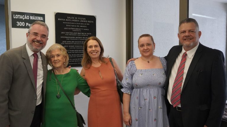 Amagis recebe Dona Maria Auxiliadora Libânio Rocha, viúva do desembargador Lincoln Rocha, e sua filha, desembargadora Mônica Libânio Rocha Bretas