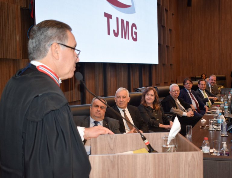 Afrânio Vilela é homenageado em sua última sessão de julgamentos no TJMG