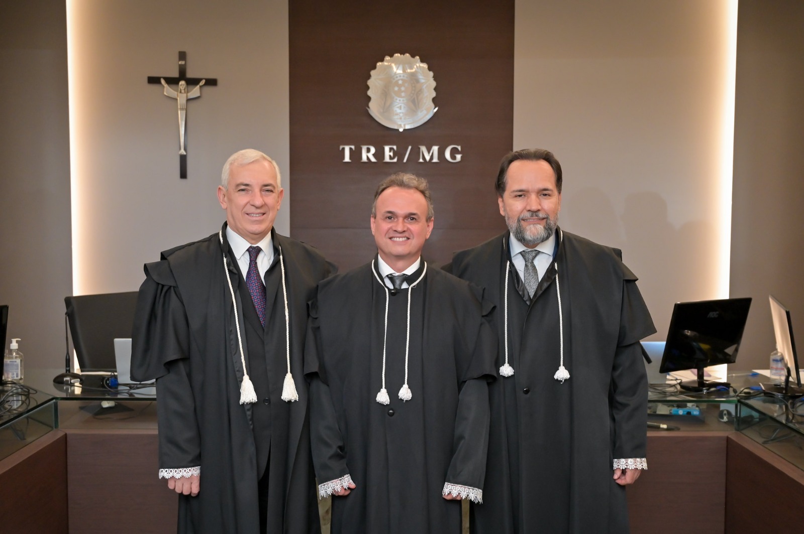 Desembargador federal Miguel Ângelo é empossado como membro efetivo do TRE