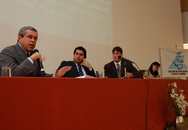 Juiz Herbert Carneiro participa de seminário sobre sistema prisional