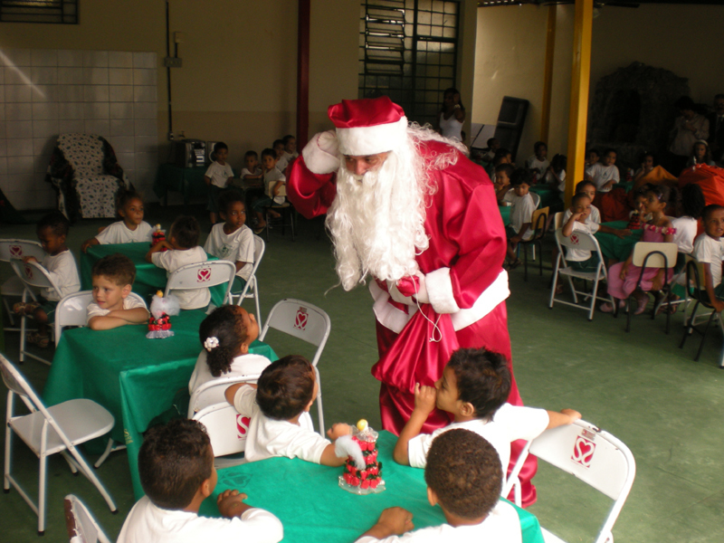 Natal do Nutris alegra crianças com a chegada do Papai Noel