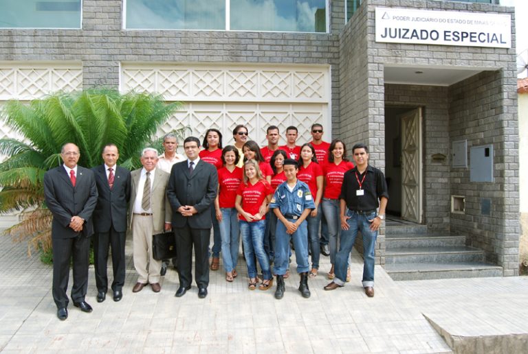 Desembargador Fernandes Filho visita nova sede do Juizado em Almenara
