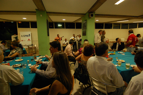 Boas-vindas a juízes auxiliares reúnem magistrados em happy hour