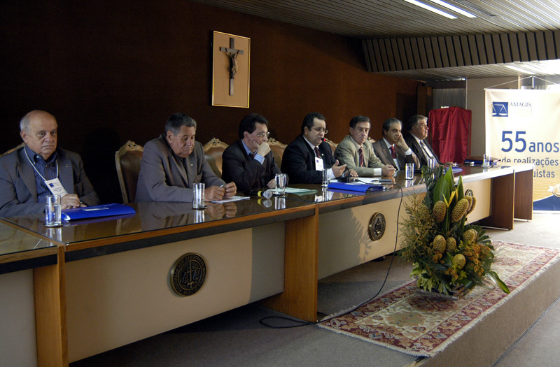 Diretoria da Amagis dá início a encontro histórico
