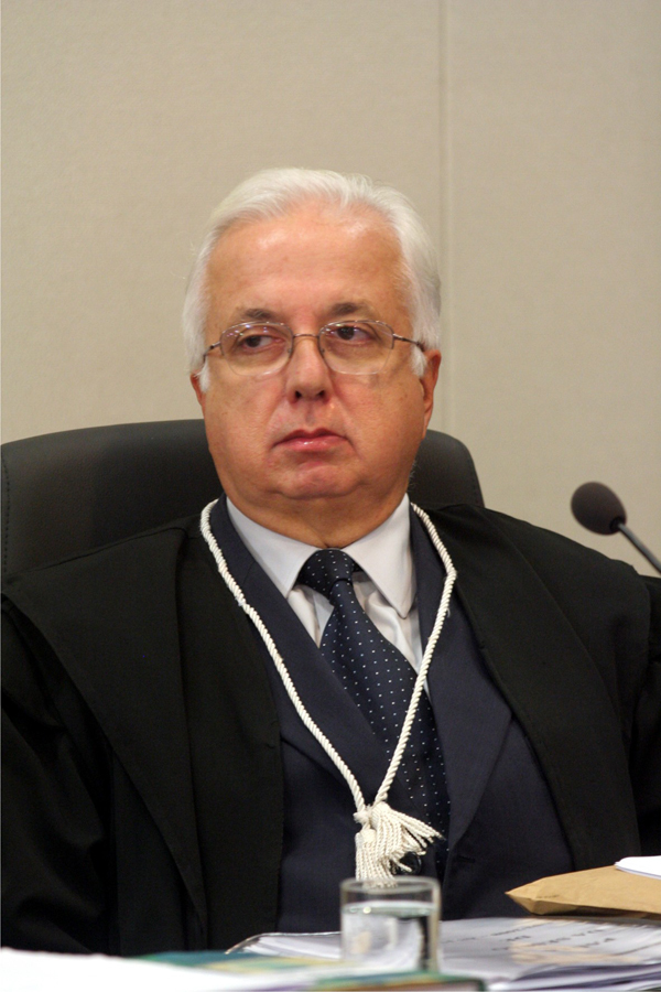 Presidente do TRE mineiro defende voto em trânsito