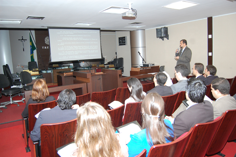 Novos juízes participam de curso na Escola Judiciária do TRE/MG