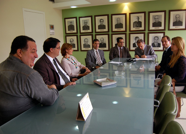Amagis assina acordo do curso “Mercado Fianceiro/Direito Bancário”