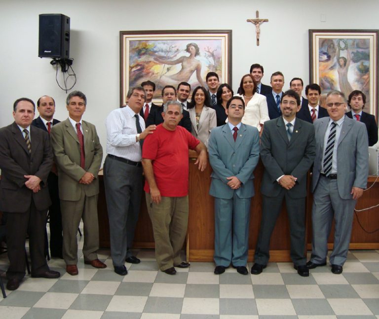 Juízes do Vale do Aço recebem diretoria