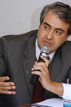 “Os poderes públicos estão dissociados da realidade”, afirma Doorgal Andrada